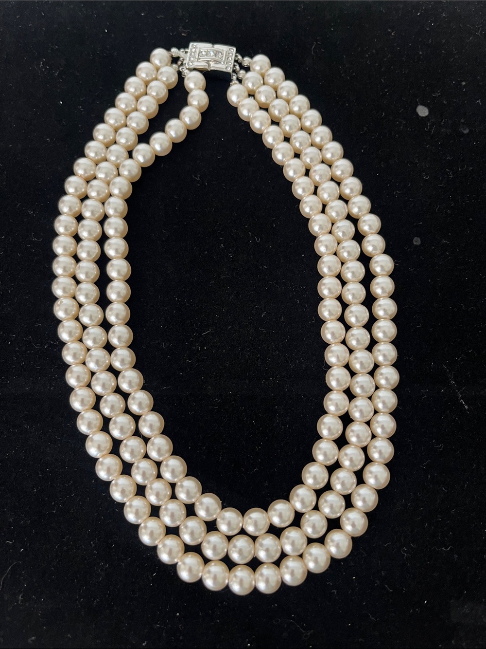 Vintage Perlenkollektion Jackie Faux 3 Strand Pearl Necklace/Choker 16”